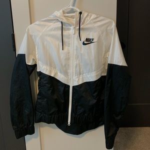 Nike Windbreaker in Black & White